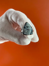 Load image into Gallery viewer, Dark Moon Hubei Turquoise Ring size 7.25
