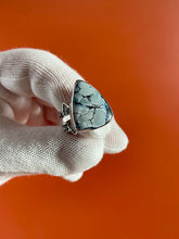 Load image into Gallery viewer, Dark Moon Hubei Turquoise Ring size 7.25